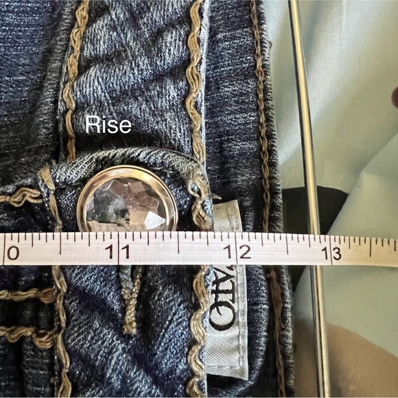 Cato Women’s Jean Shorts - Picture 11 of 12